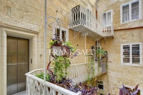 7 Bedroom Palazzo For Sale in Valletta