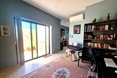 3 Bedroom Town House For Sale