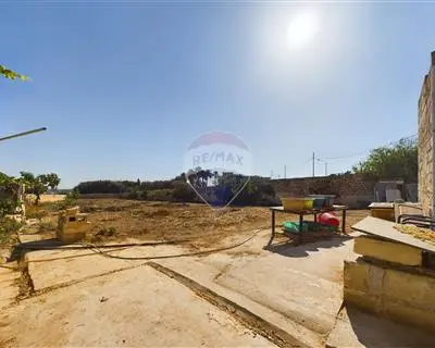 3 bedroom Farmhouse for sale in Zejtun