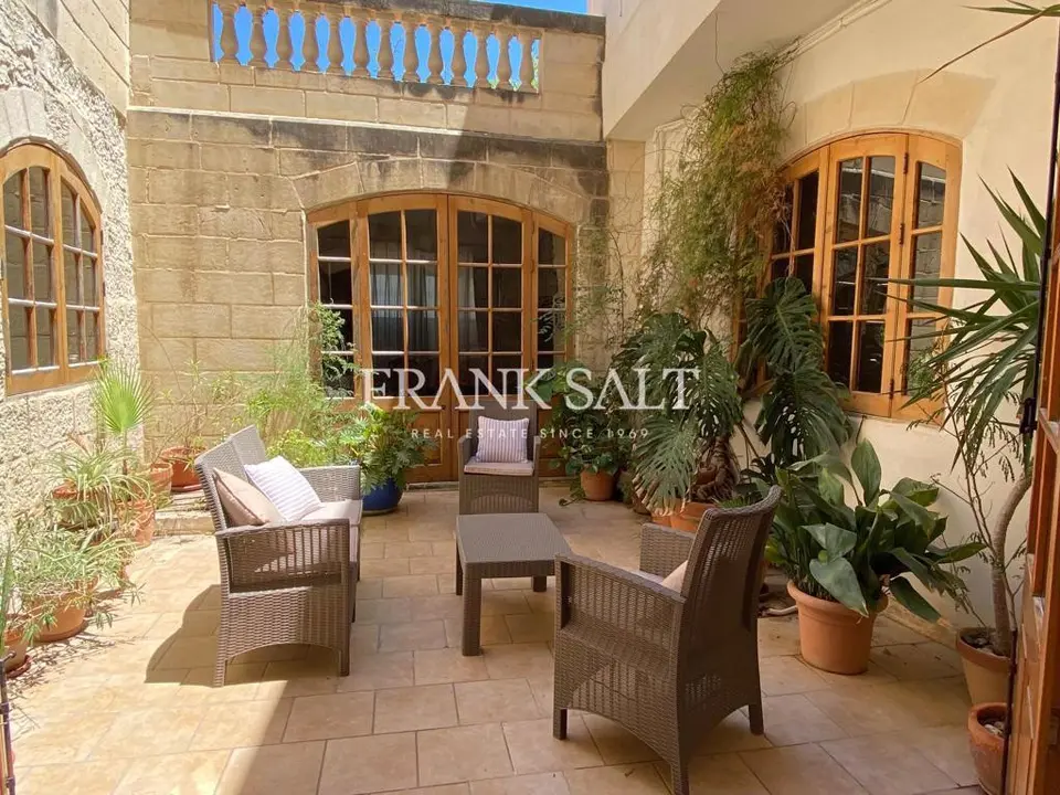 Lija, House of Character