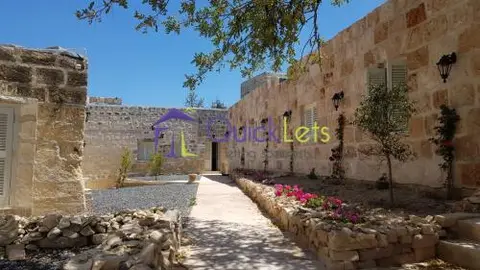 2 bedroom Farmhouse to rent in Qormi