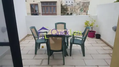 2 bedroom Penthouse to rent in Gzira