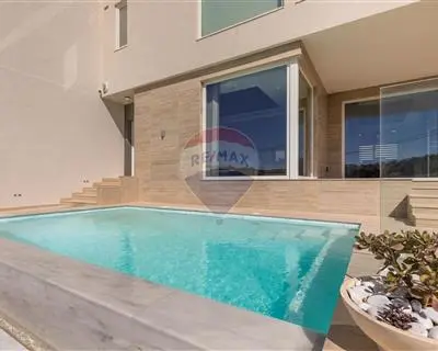 4 bedroom Villa Semi-detached to rent in Swieqi