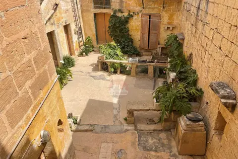 House of Character For Sale in Qrendi