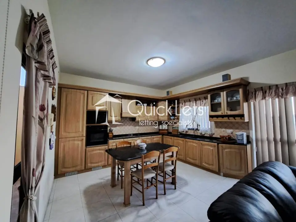 4 bedroom Terraced House to rent in Zabbar