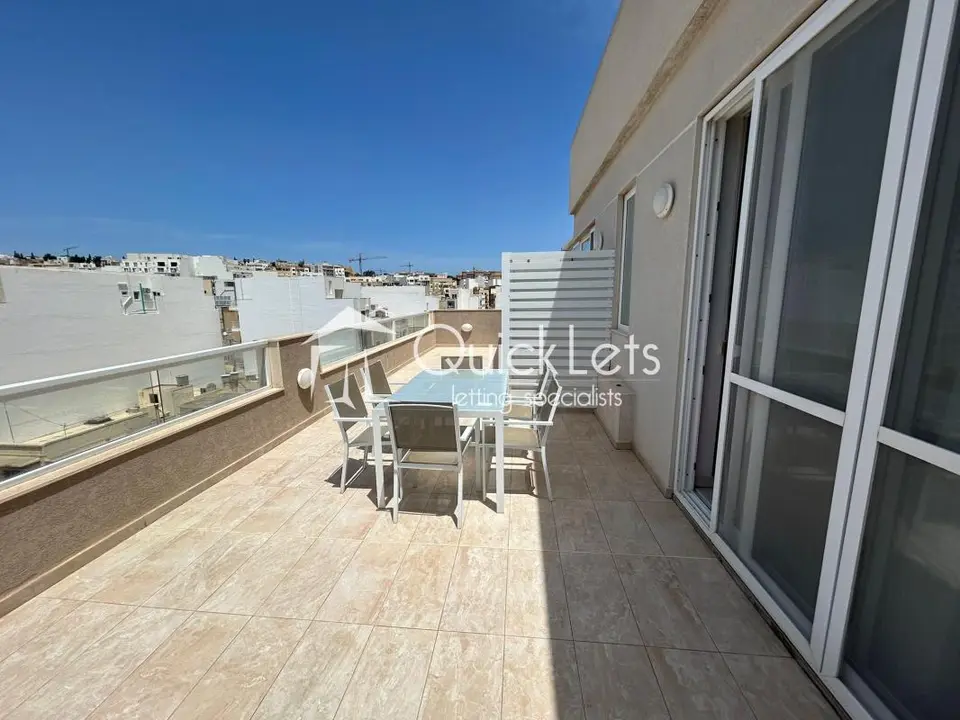 2 bedroom Penthouse to rent in Gzira