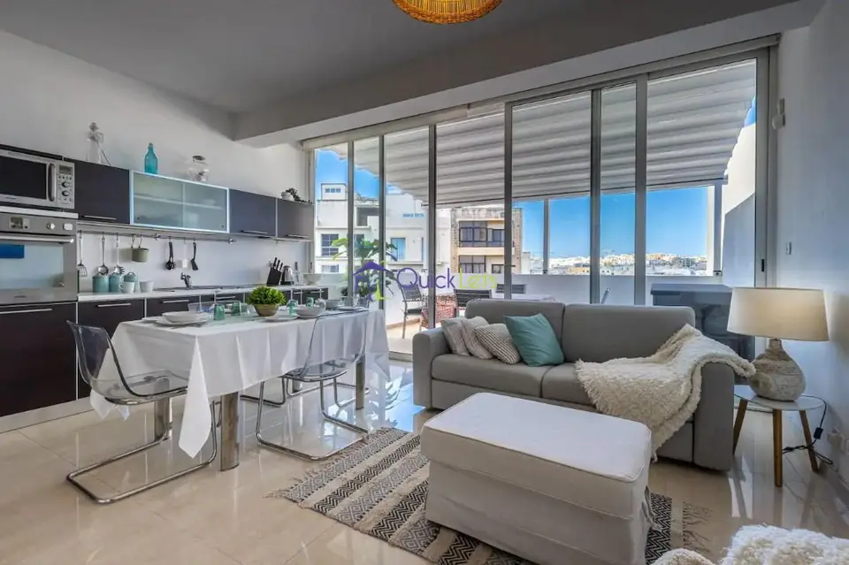 2 bedroom Penthouse to rent in Sliema