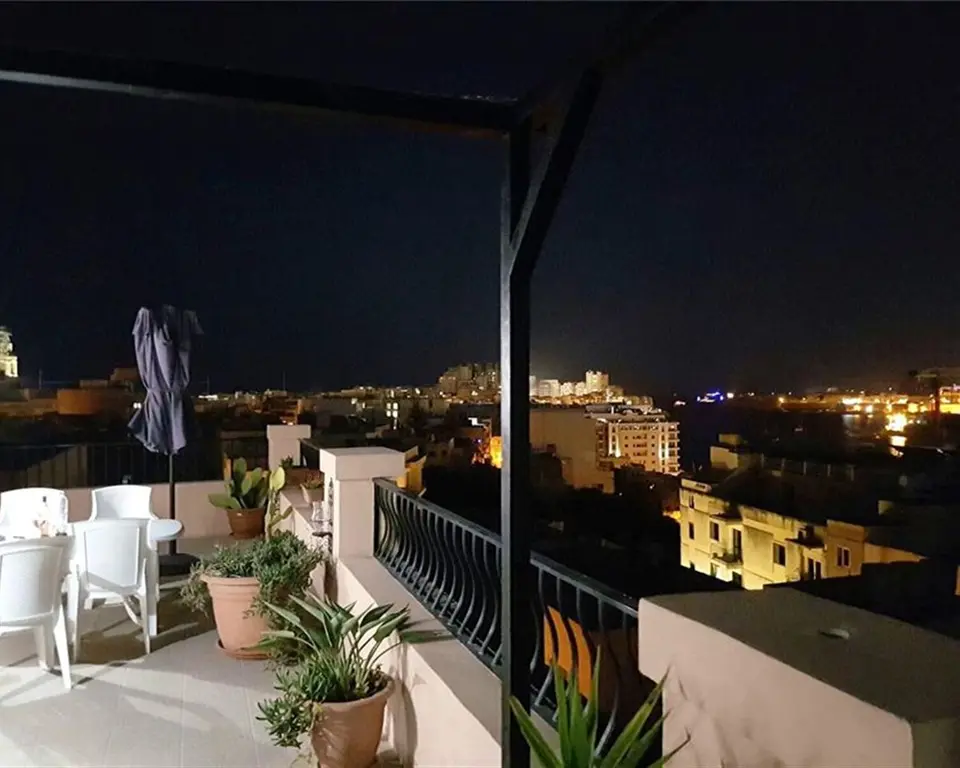 2 bedroom Penthouse to rent in Sliema
