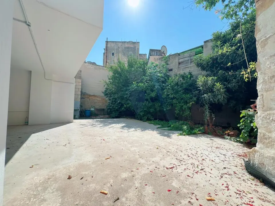 Garages / Garage Space for sale in Gzira