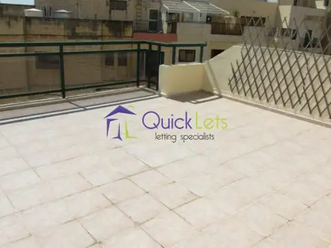 2 bedroom Penthouse to rent in Gzira