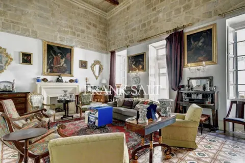 7 Bedroom Palazzo For Sale in Valletta