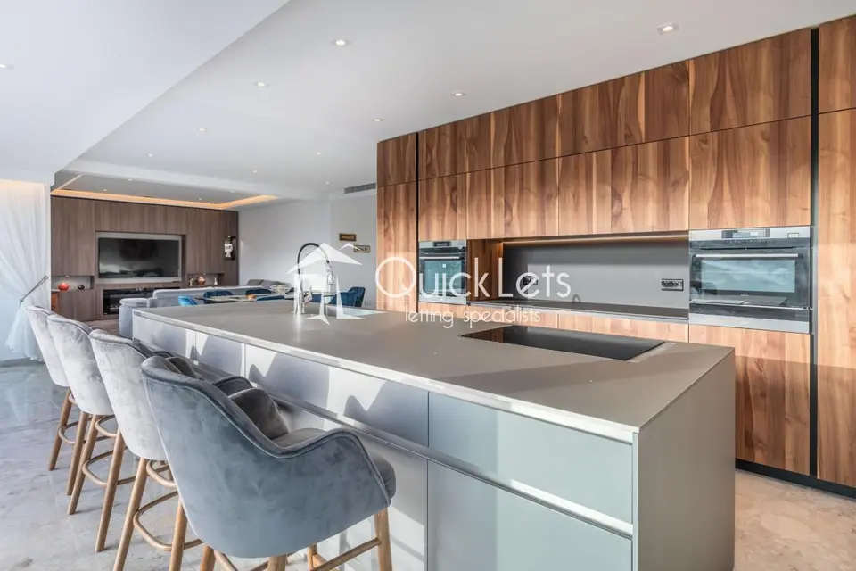6 bedroom Detached Villa to rent in Iklin